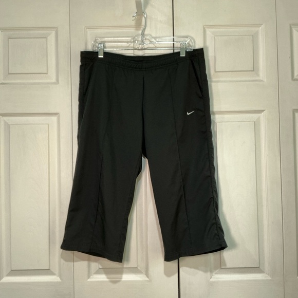 🍓 Nike Black Cropped Pull On Pants - Large - Picture 1 of 4